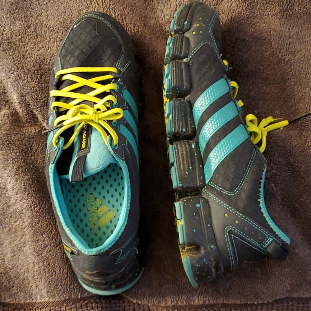Sneakers!!!!! Look new